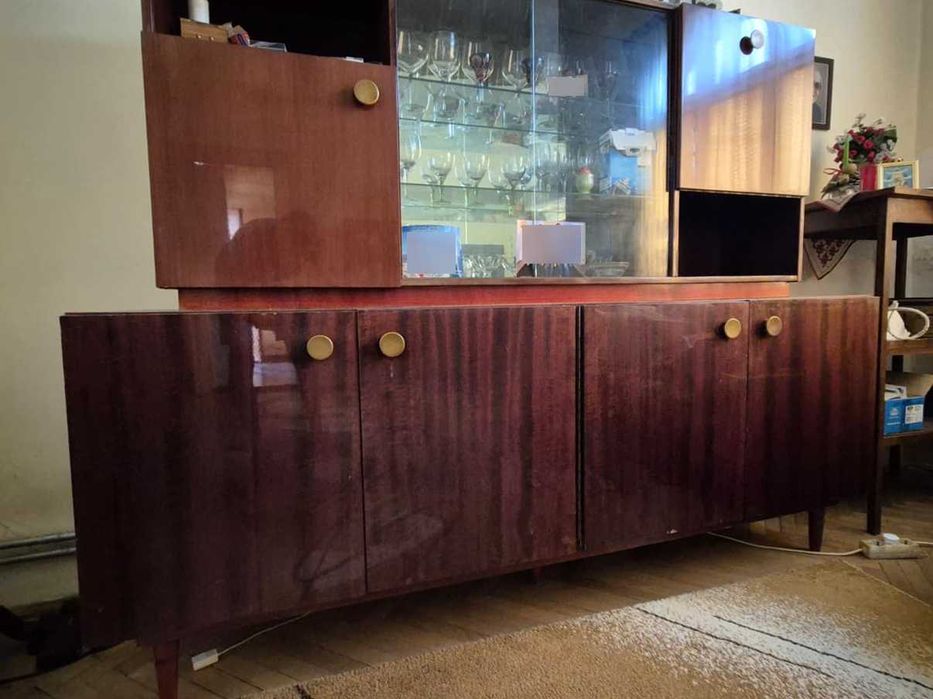Vitrina lemn masiv - mobilier vintage colectionari