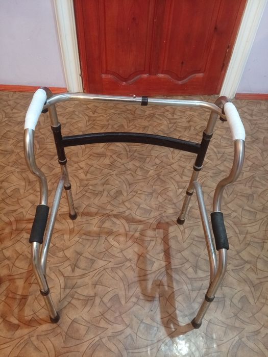 Ходунок для взрослых .