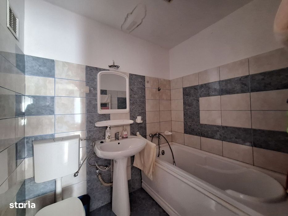 Apartament decomandat, etajul 1, zona KIK