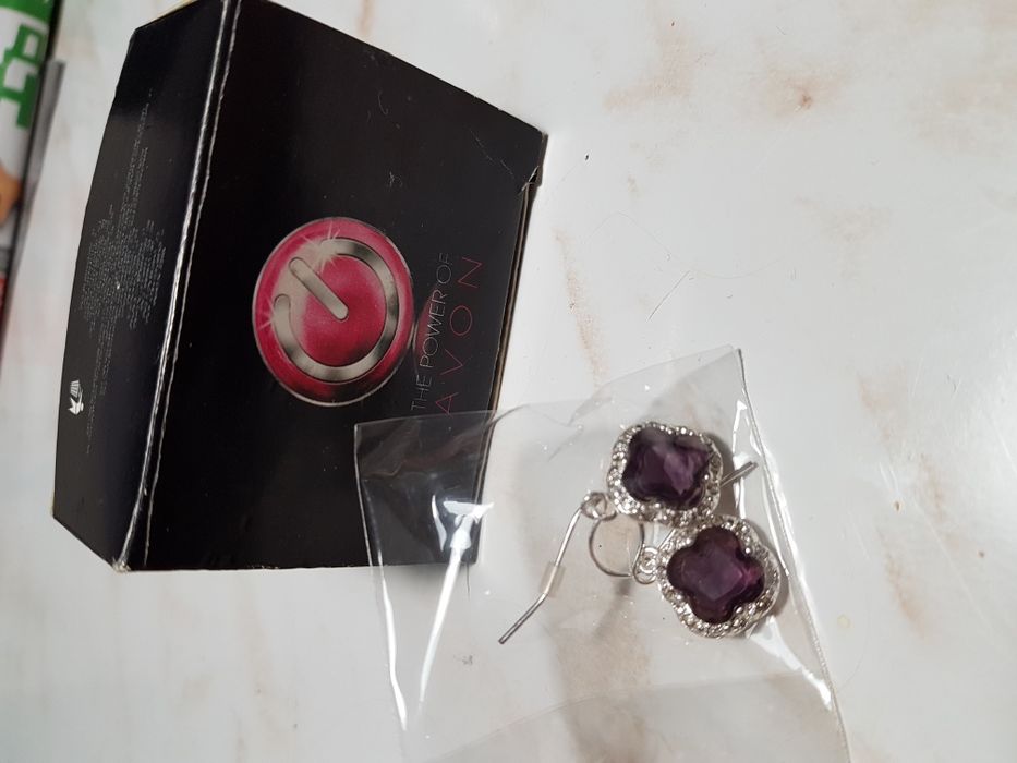 Нови обеци Avon