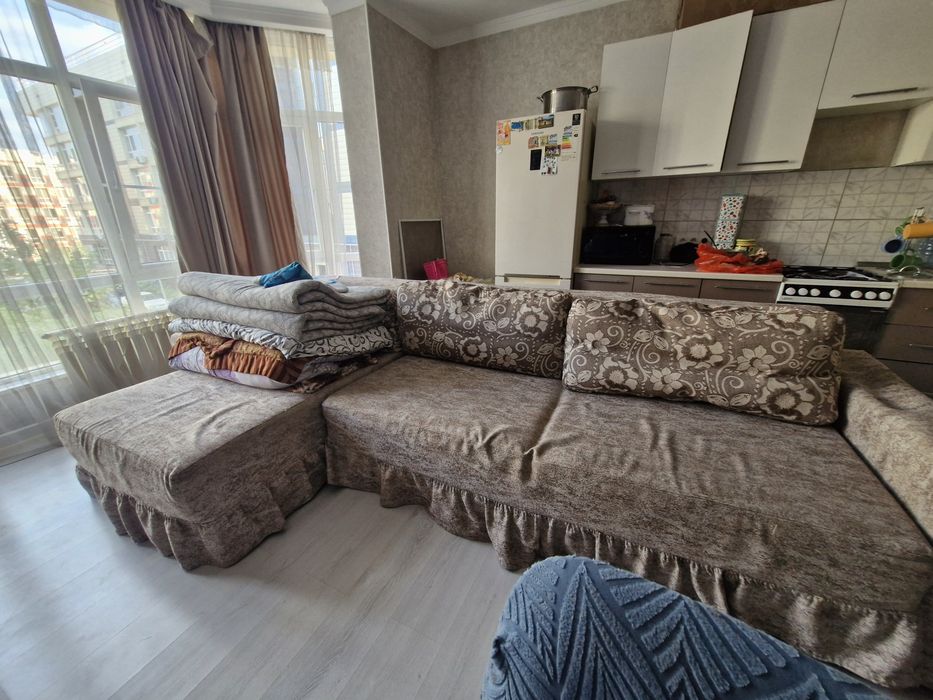 Продаю диван связи спереездом!