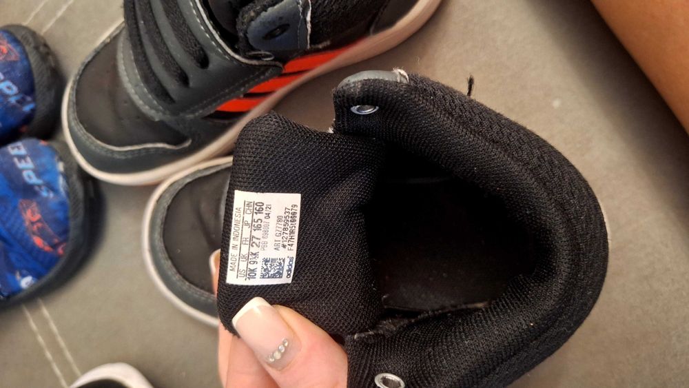 Маратонки, пантофи и ботуши 25-27 номер