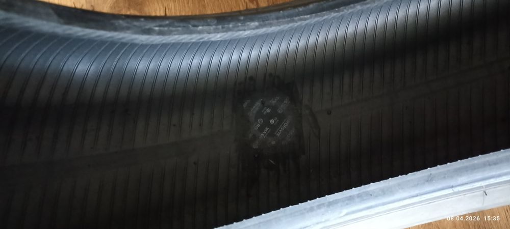 Продам резину Bridgestone  Б, У  215/65/16