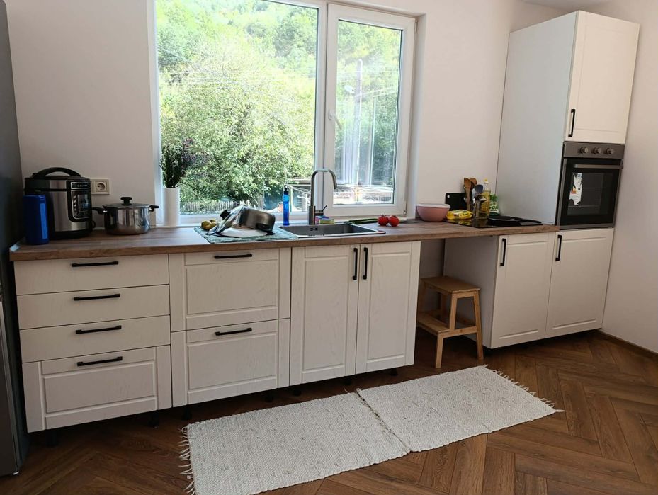 Къща с парцел 1800кв.м