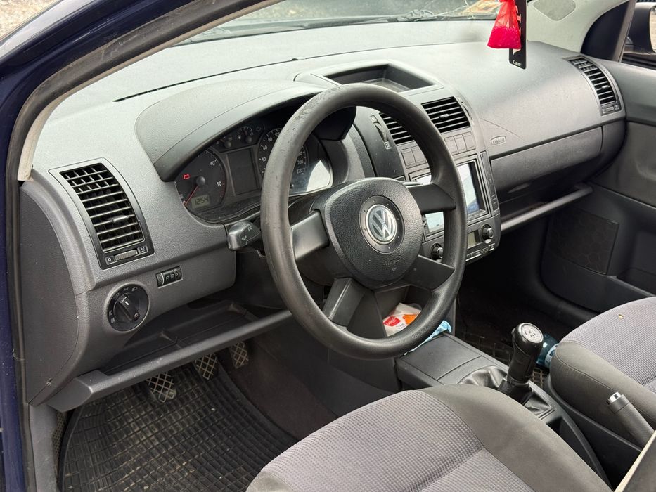 Far Volkswagen dezmembrari VW Polo 9N  an 2004  euro3  cod AMF