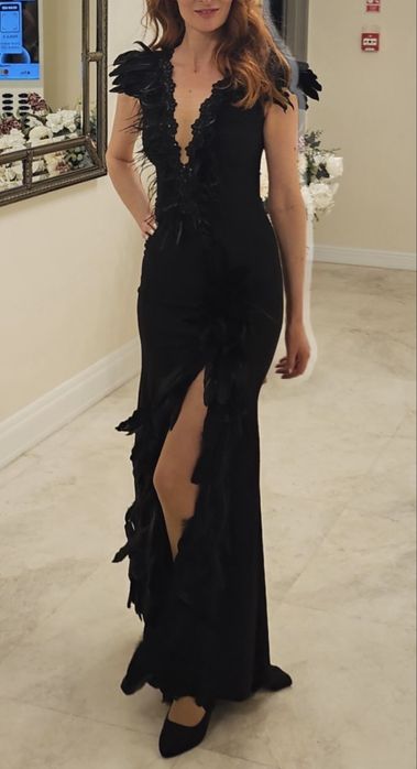Rochie neagra cu pene naturale