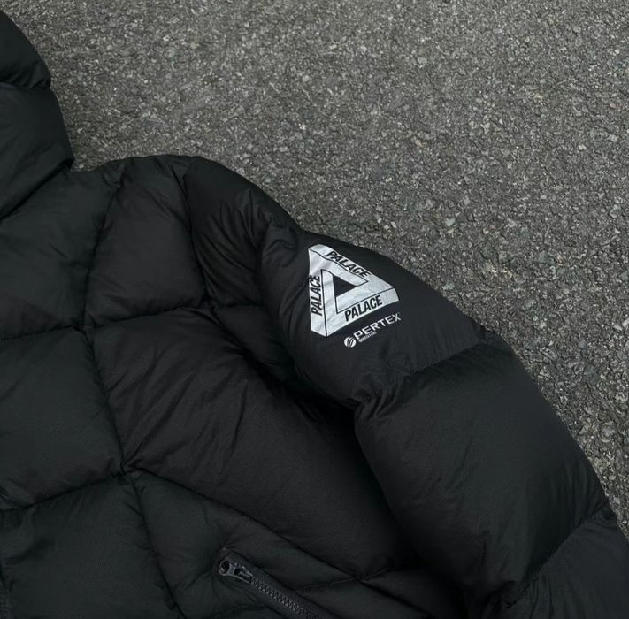 Пуховик от Palace