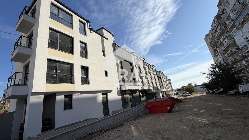 Продава се Тристаен апартамент в Варна, Кайсиева градина - 83 кв.м за 1476 €/кв.м - Снимка #3