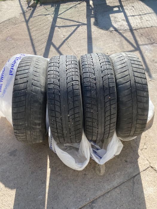 Продам зимние шины 215/70/15