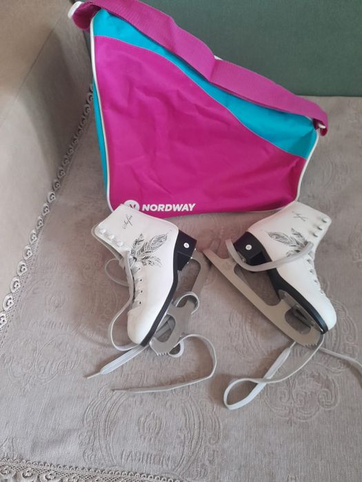 Продам спортивную сумку и коньки