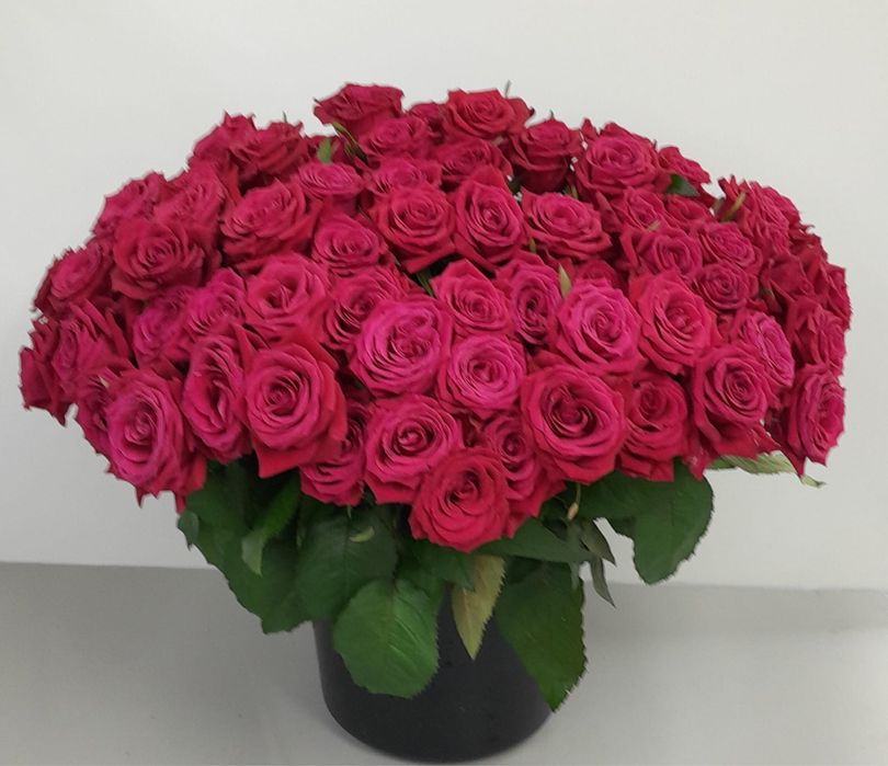 Пррдаются розы 1шт -400 тг