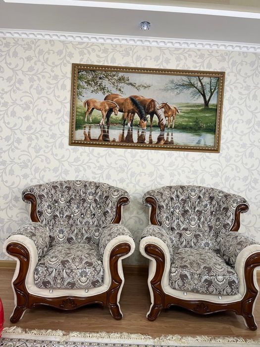 СРОЧНО ПРОДАМ диван с креслами