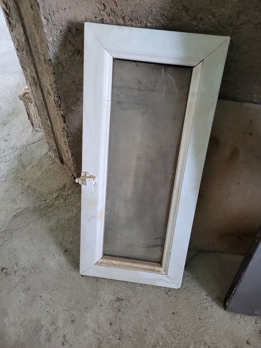 ЕСІК форточка линолиум бар