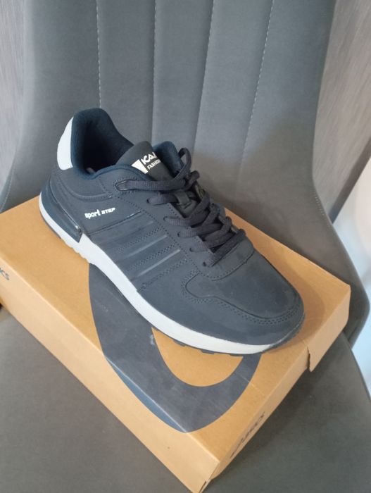 Продам мужские кроссовки