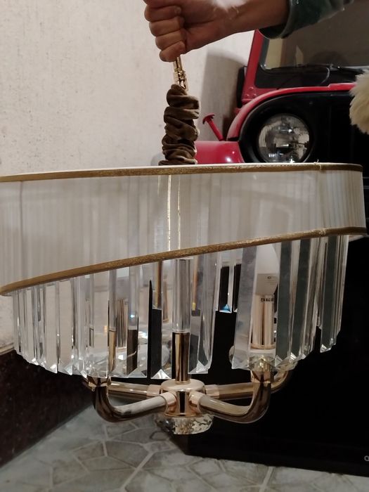 Люстра  в хорошем состаяние