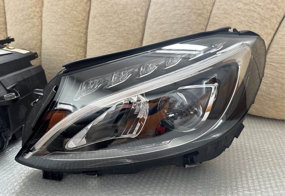 Faruri / Far stanga, Far dreapta Mercedes C W205