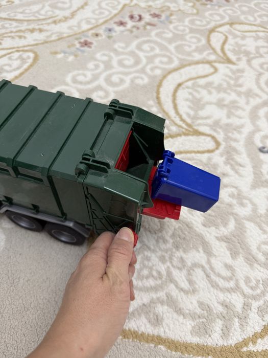 Продам машинку мусоровоз 3500