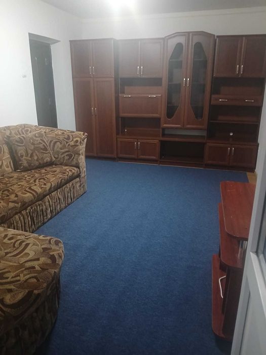 Închiriez apartament cu 2 camere