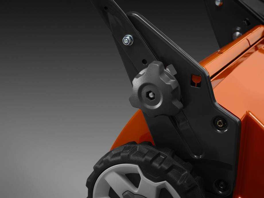 Benzinli gazonokosilka Husqvarna LC 151S бензиновая газонокосилка