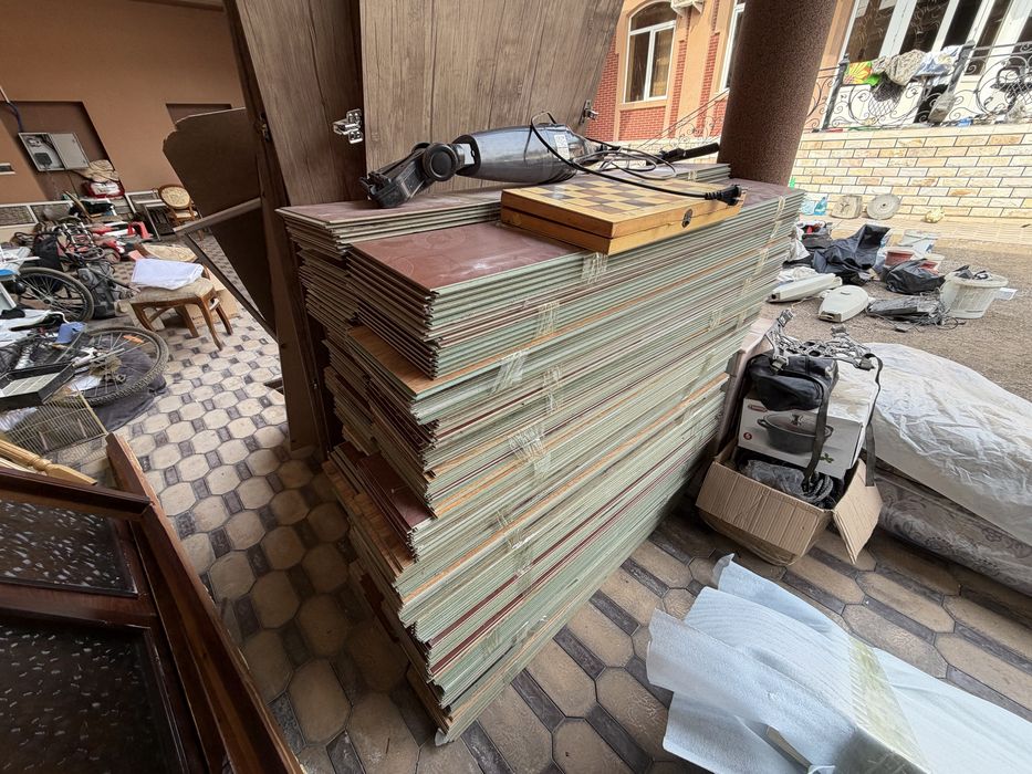 B/U 6mm qalinlikdagi tarket sotiladi