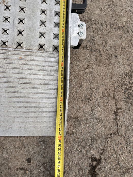 De vânzare rampă aluminiu pt rastele sau persoane cu dizabilități.