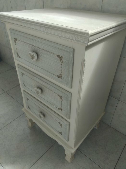 Винтидж дървено шкашфче