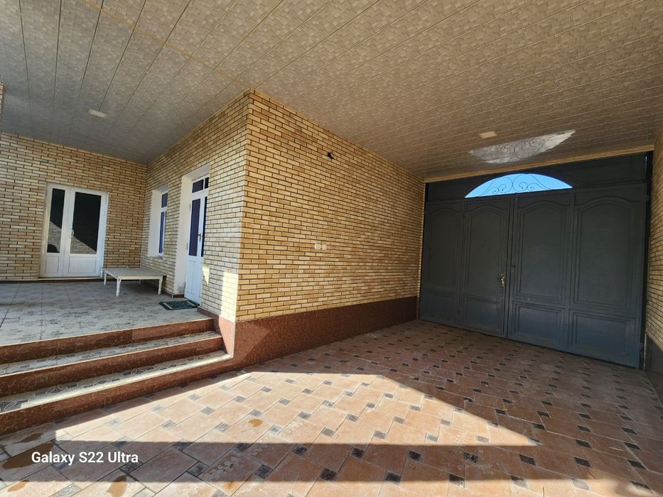 Uchastka hovli sotiladi tayyor 5 sotix