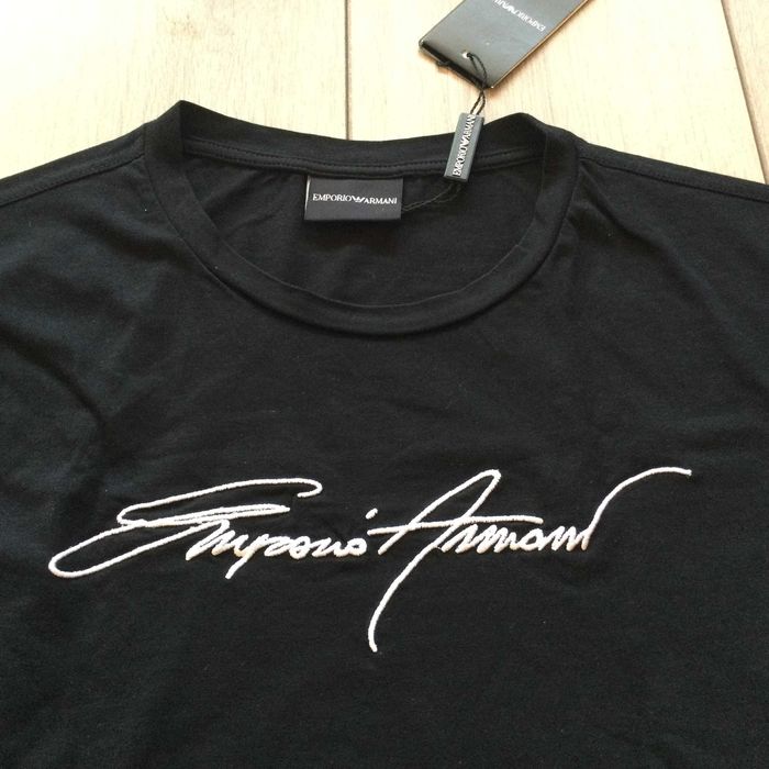 НОВА 100 % оригинална черна памучна тениска EMPORIO ARMANI размер XL