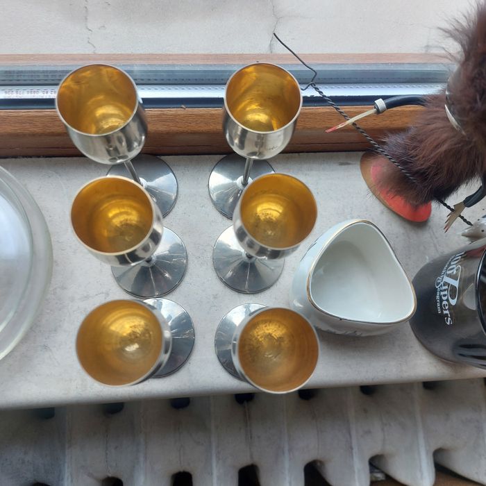 Комплект метални винтидж чашки за алкохол,ретро