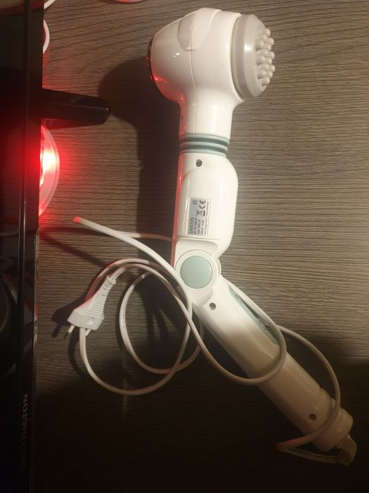 Vând aparat de masaj