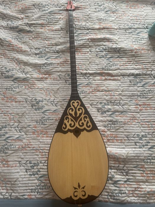 Музыкальный инструмент домбыра