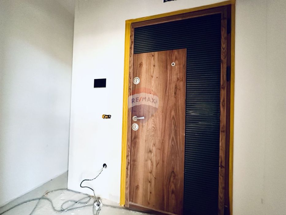 Продава се Тристаен апартамент в Варна, Бриз - 150 кв.м за 2160 €/кв.м - Снимка #1