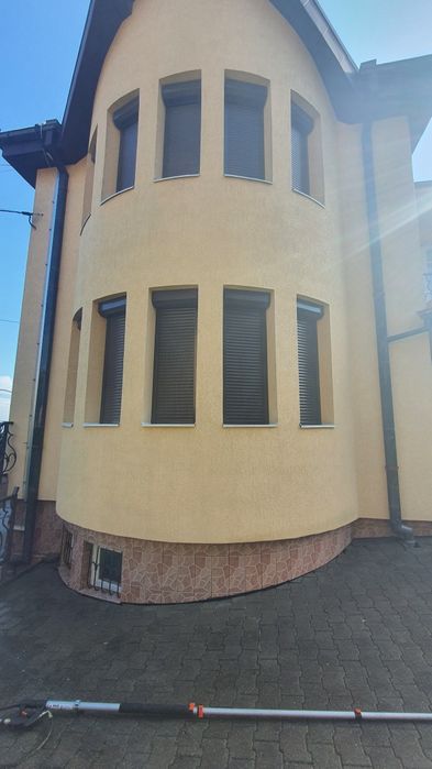 Spalare Curatare Fatade si Pavaje