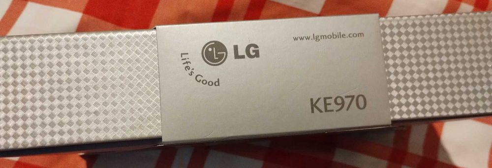 Telefon LG KE970 pachet complet, cutie, foarte putin folosit