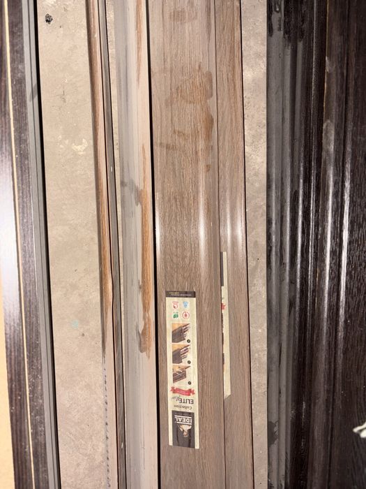 Продам плинтус коричневый