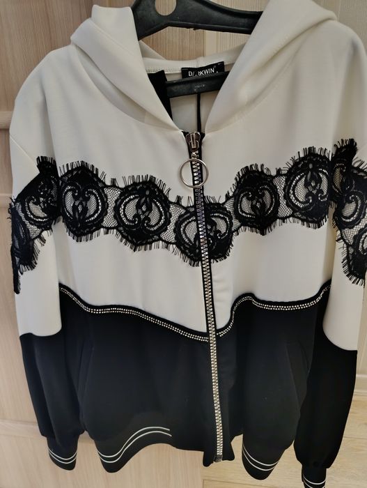 Продам женский элегантный костюм