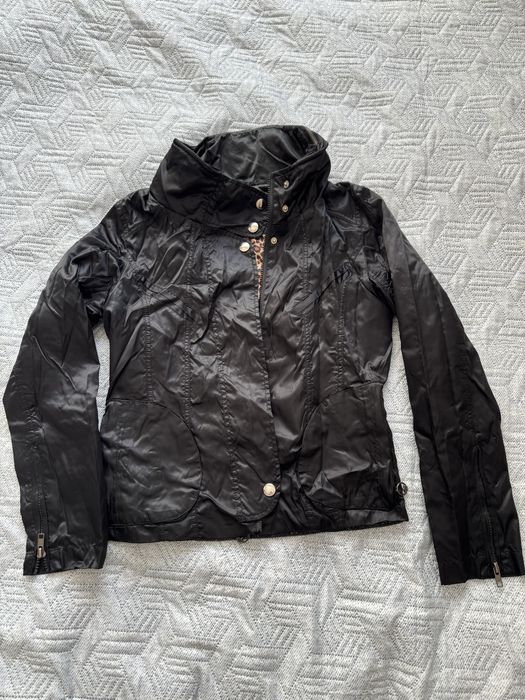 Платья, ветровка, брюки, кофты.