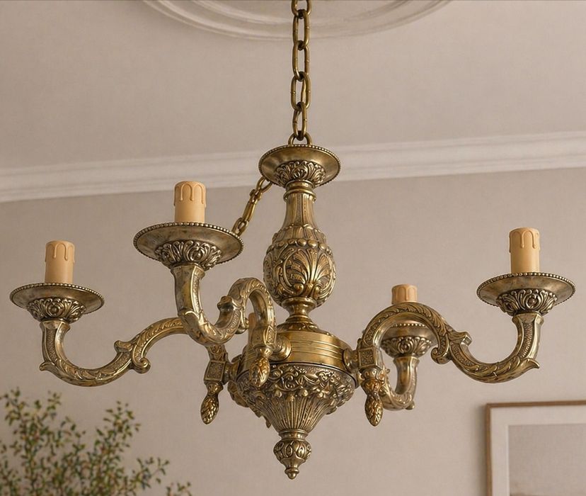 Candelabru Empire din bronz,stare excelenta piesa frumoasă cu o lucrăt