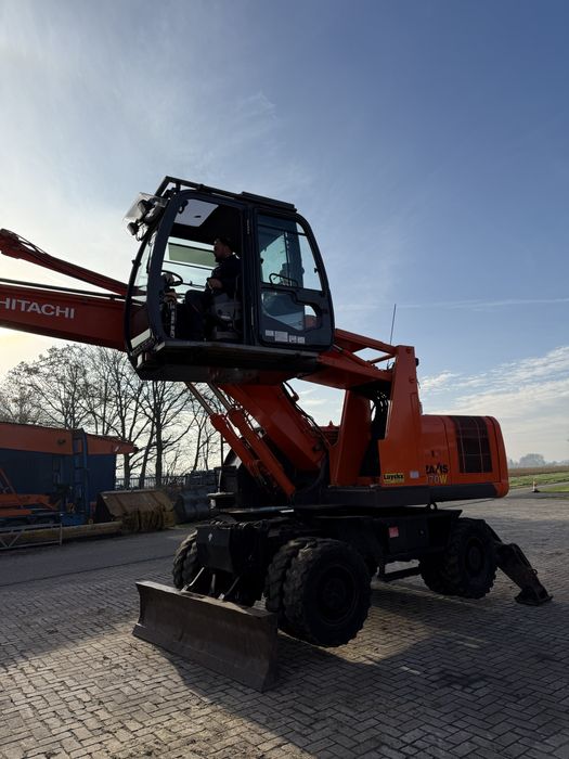 Excavator mobil Hitachi zx 170