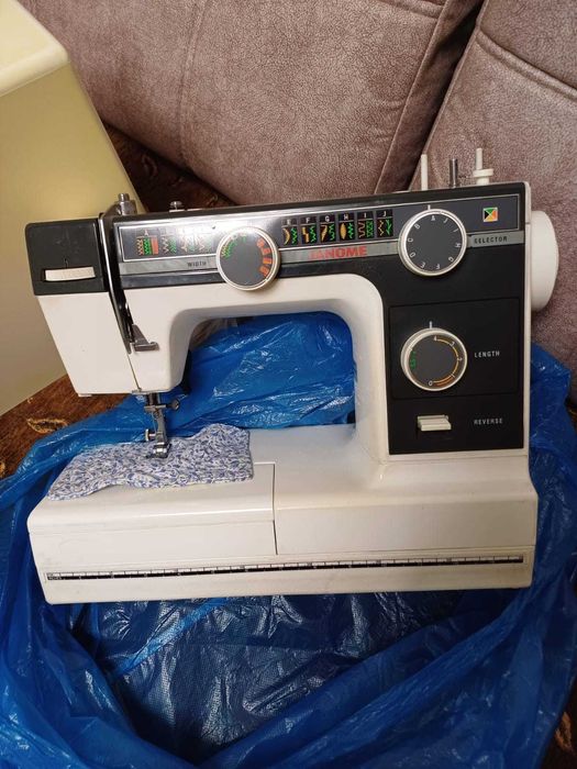 Швейная машинка Janome