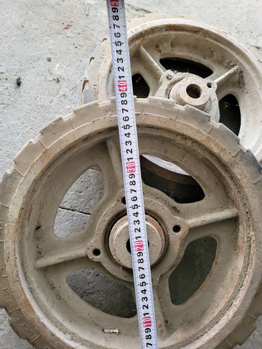 Продам колеса с осью (катки) на подшипниках.