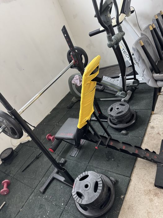 Vând sală fitness complet echipată pentru acasă, ideală pentru antrenamente full body (forță + cardio). Se poate vinde ca pachet sau separat.