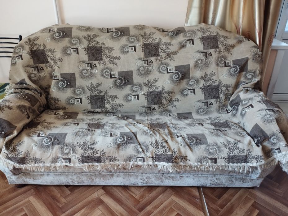 Диван тройка раскладываются. Возможен обмен.