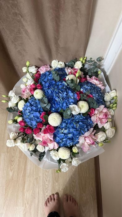 Свежий гул, бугын тунде келды, улкен букет