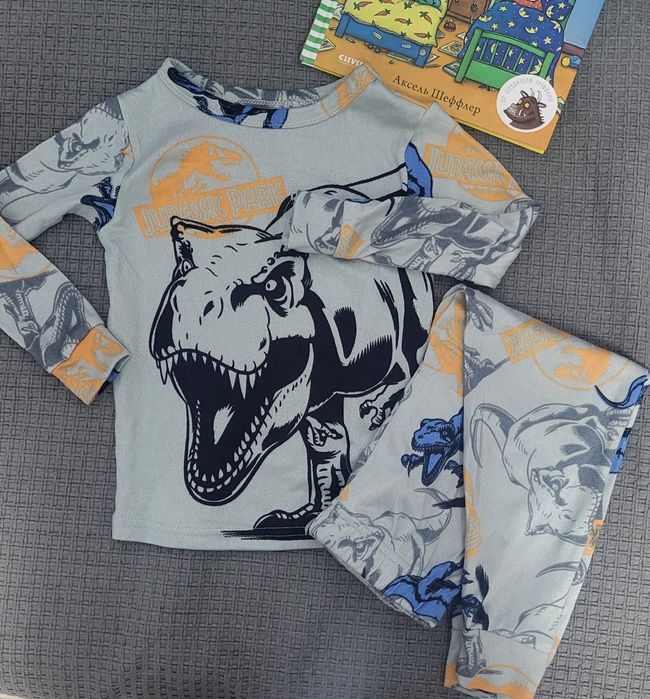 Двойка мальчику и девочке