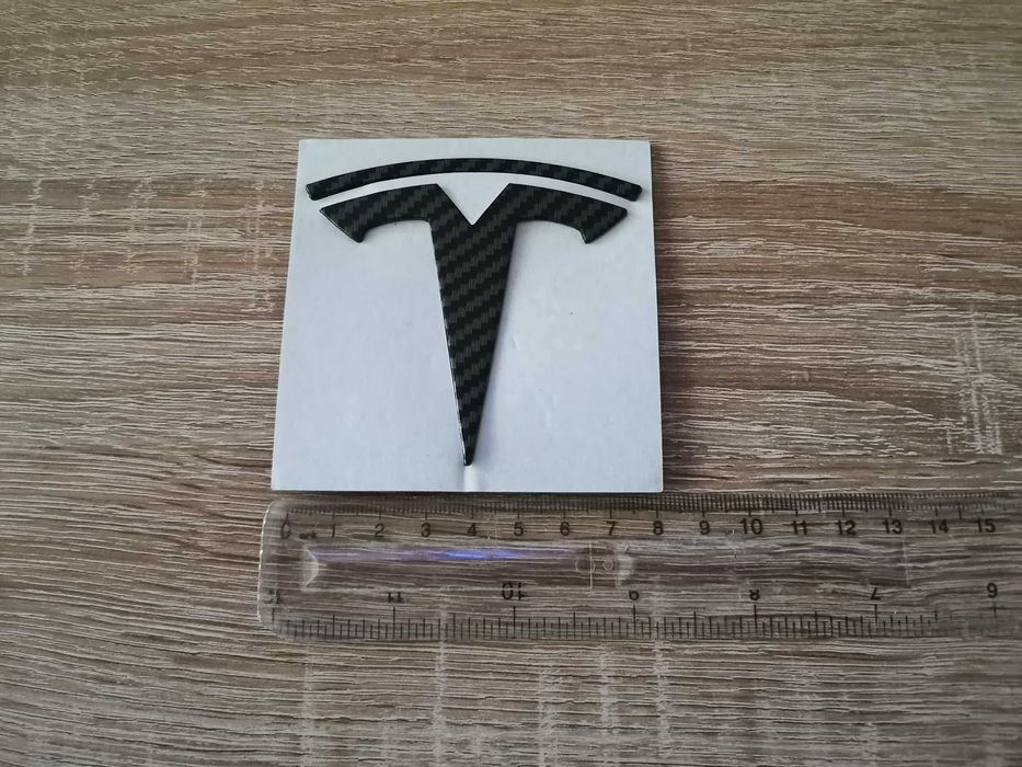 задно лого Tesla Model 3 карбон