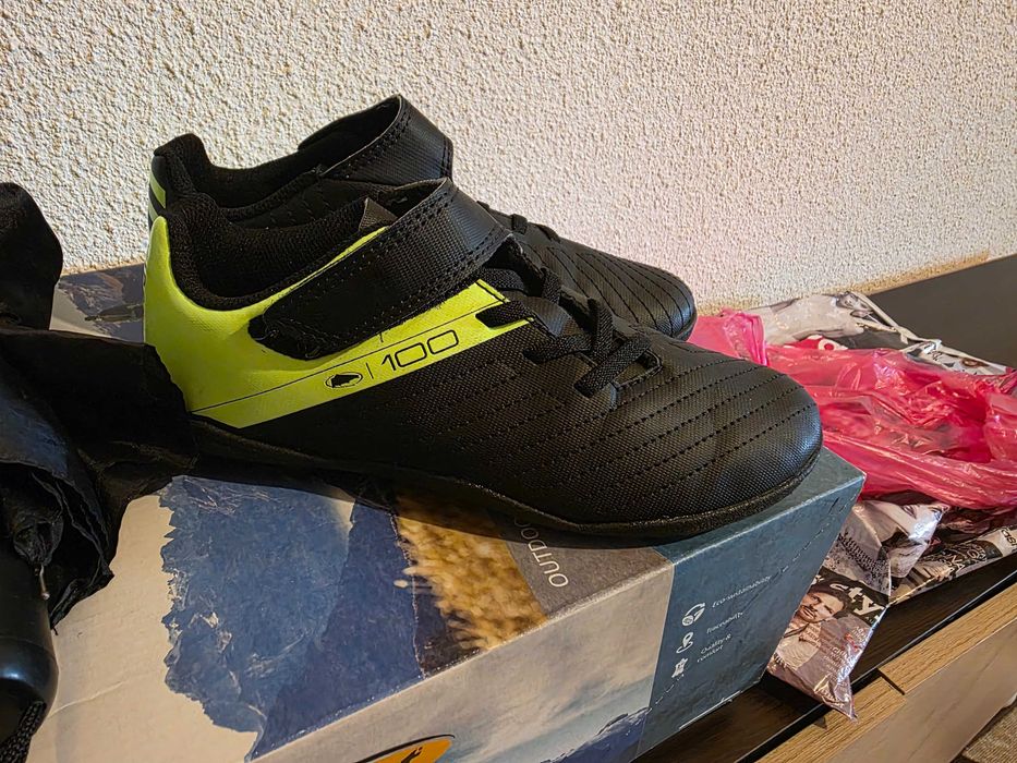 Детски обувки за футбол