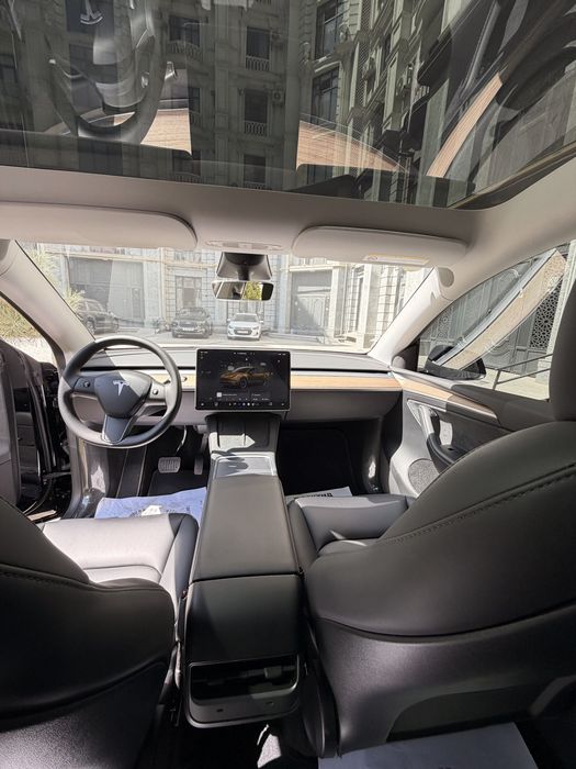 Tesla model Y 2023