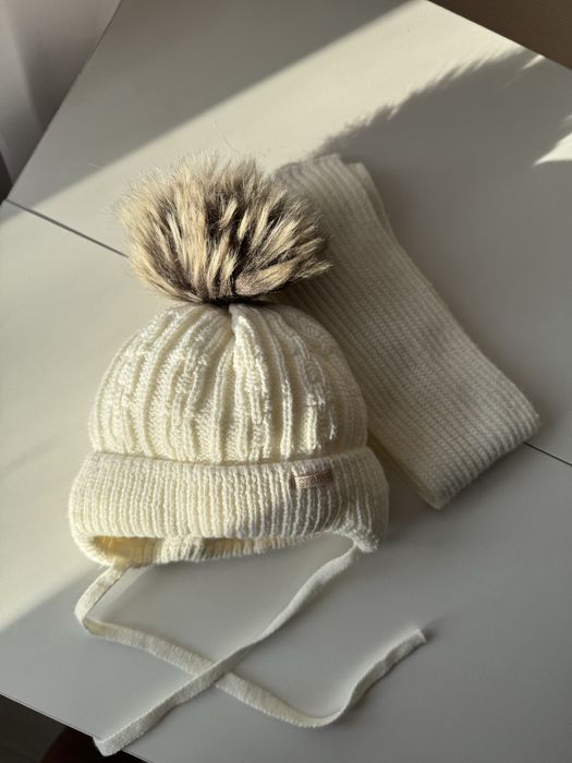 Зимняя шапочка и шарф для новорожденного