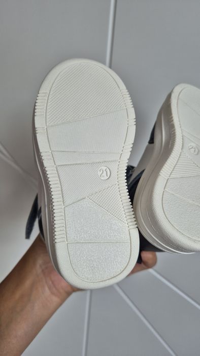 Продам новые ботинки для мальчика